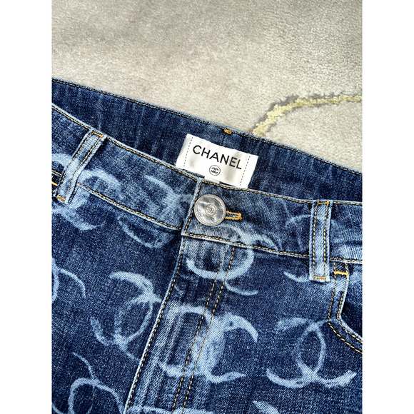 Chanel 23B Runway Dark Blue Denim White CC Printed Logo Sequin Skinny Jeans 42 - Picture 4 of 12